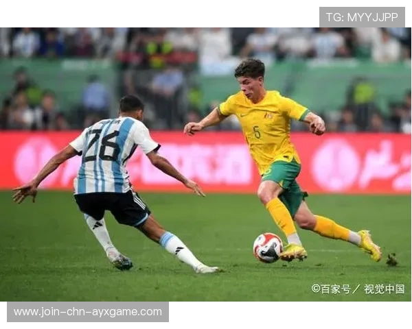 哈兰德顺势按压防守后轻推打门